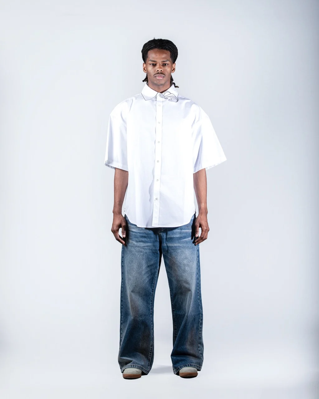 Minimal Face Collar Print White Shirt
