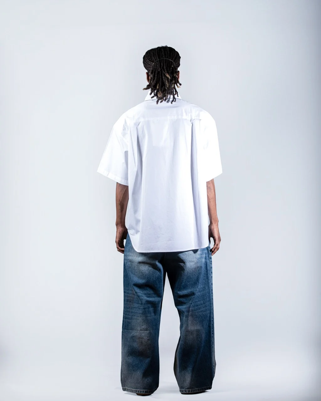 Minimal Face Collar Print White Shirt
