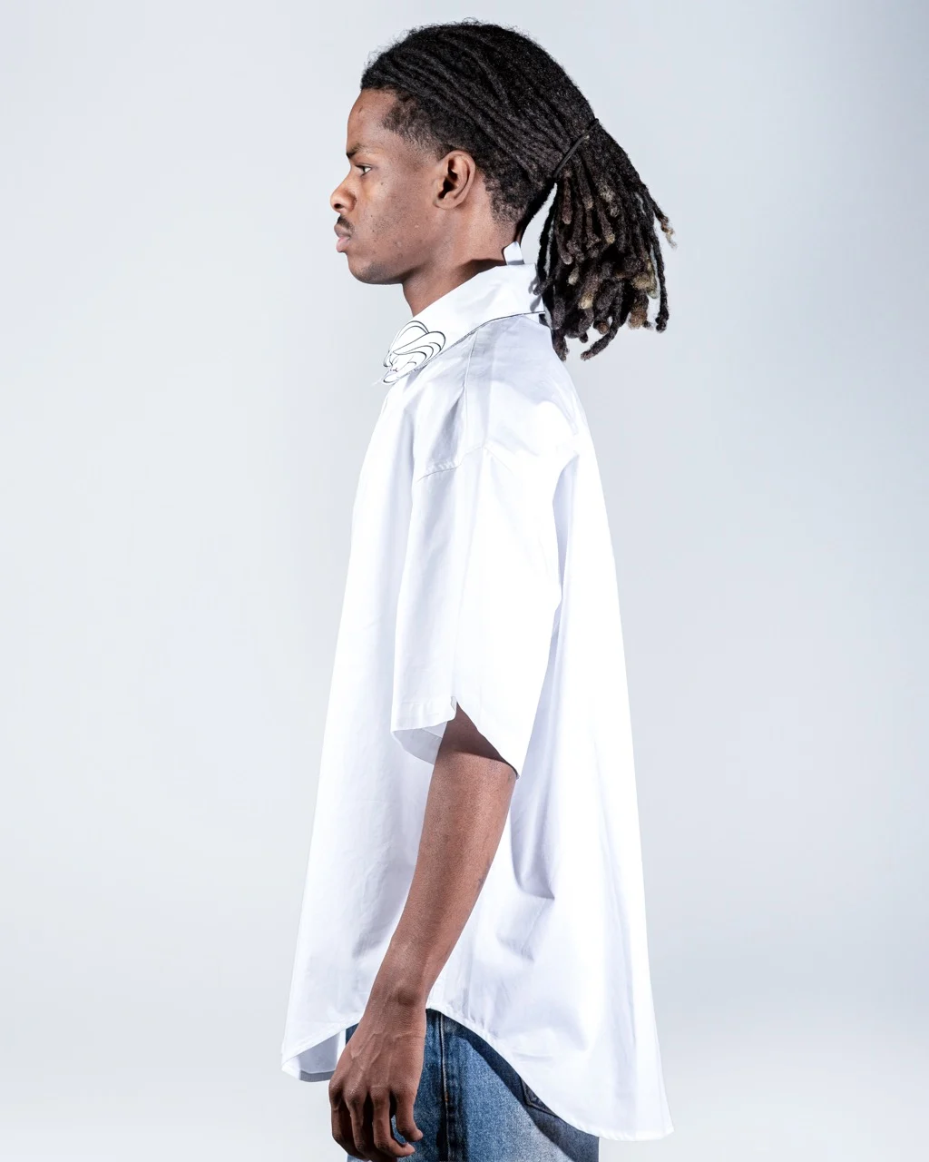 Minimal Face Collar Print White Shirt