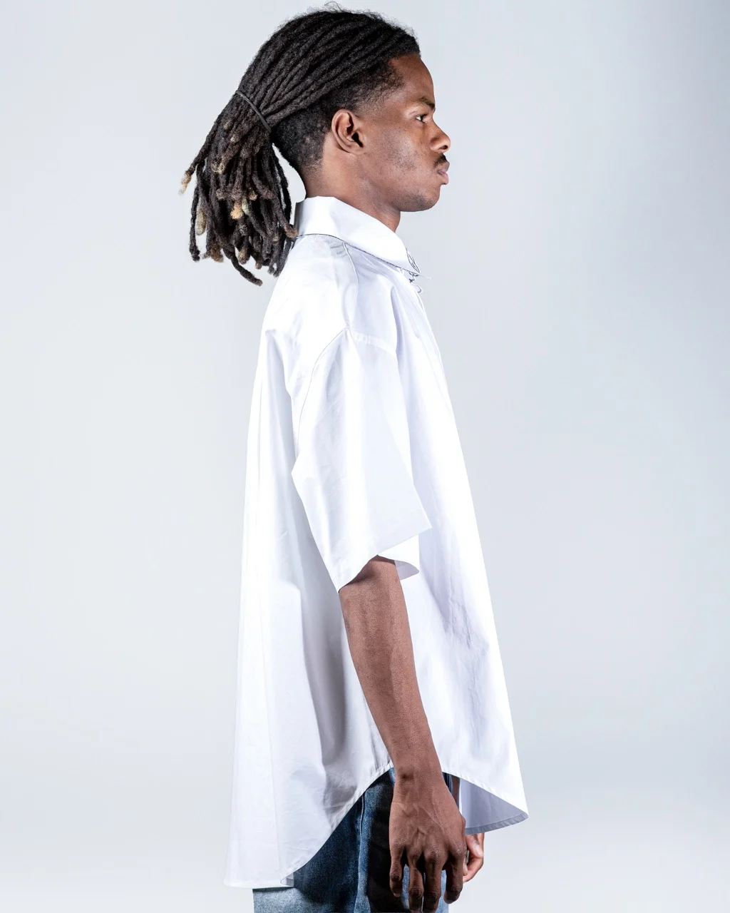 Minimal Face Collar Print White Shirt