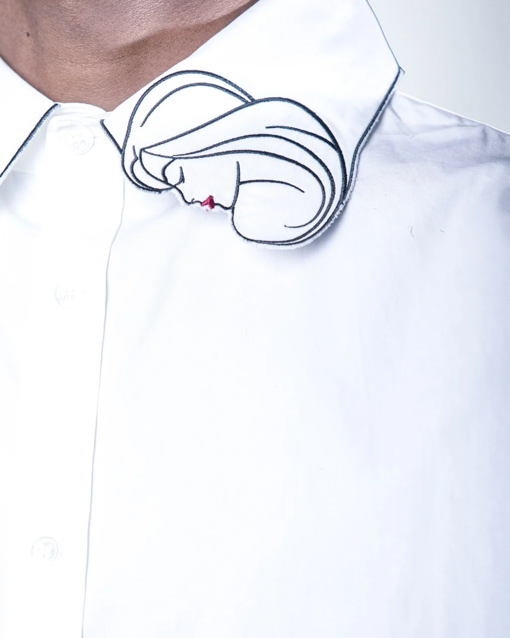 Minimal Face Collar Print White Shirt