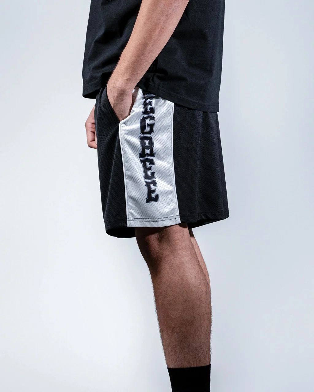 COURT SHORT BLACK/WHITE