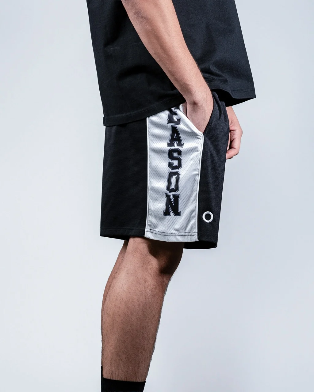 COURT SHORT BLACK/WHITE